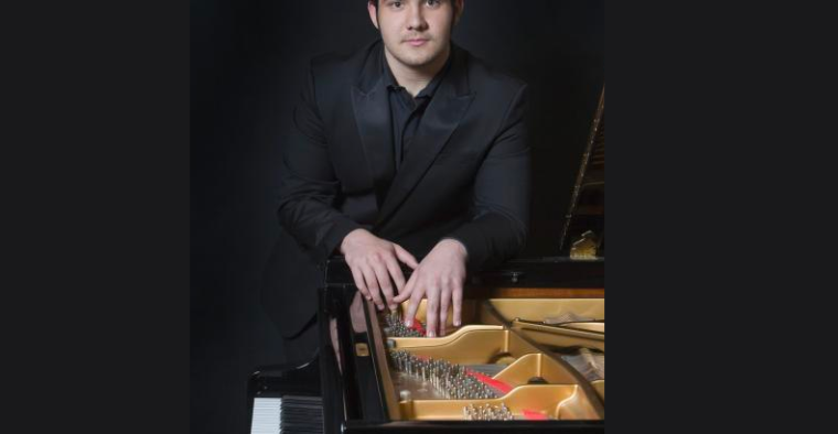 Il pianista Nicolò Ferdinando Cafaro
